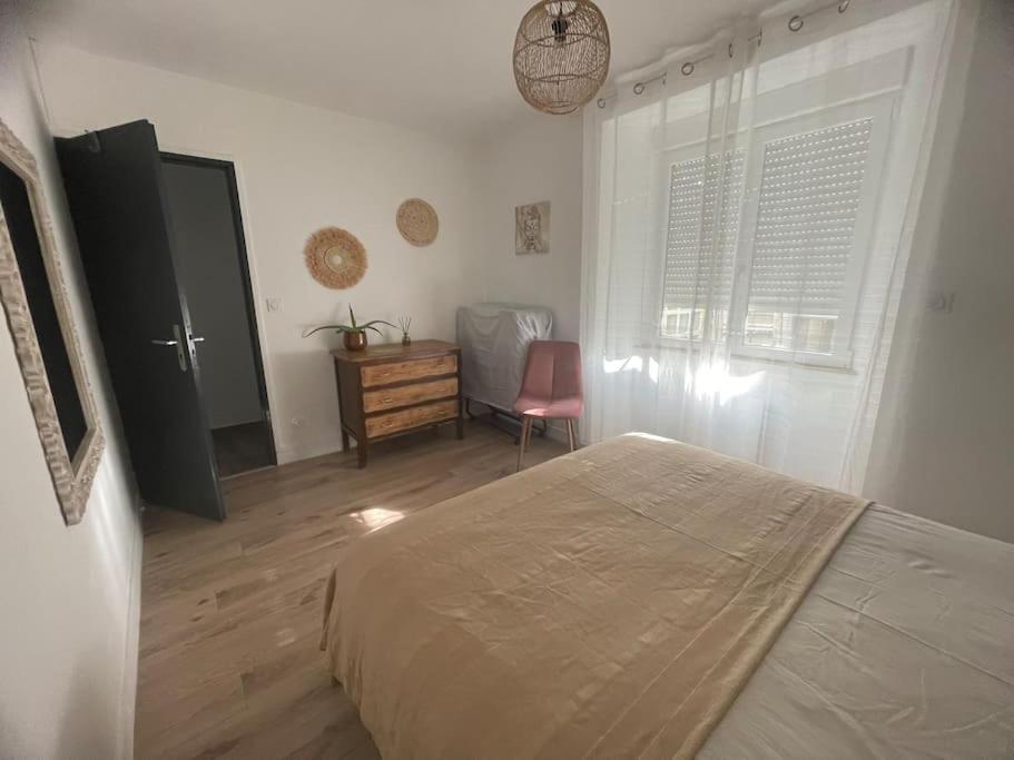 O Meuble De F2 4 Personnes Appartement *