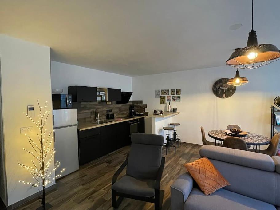 O Meuble De F2 4 Personnes Appartement *