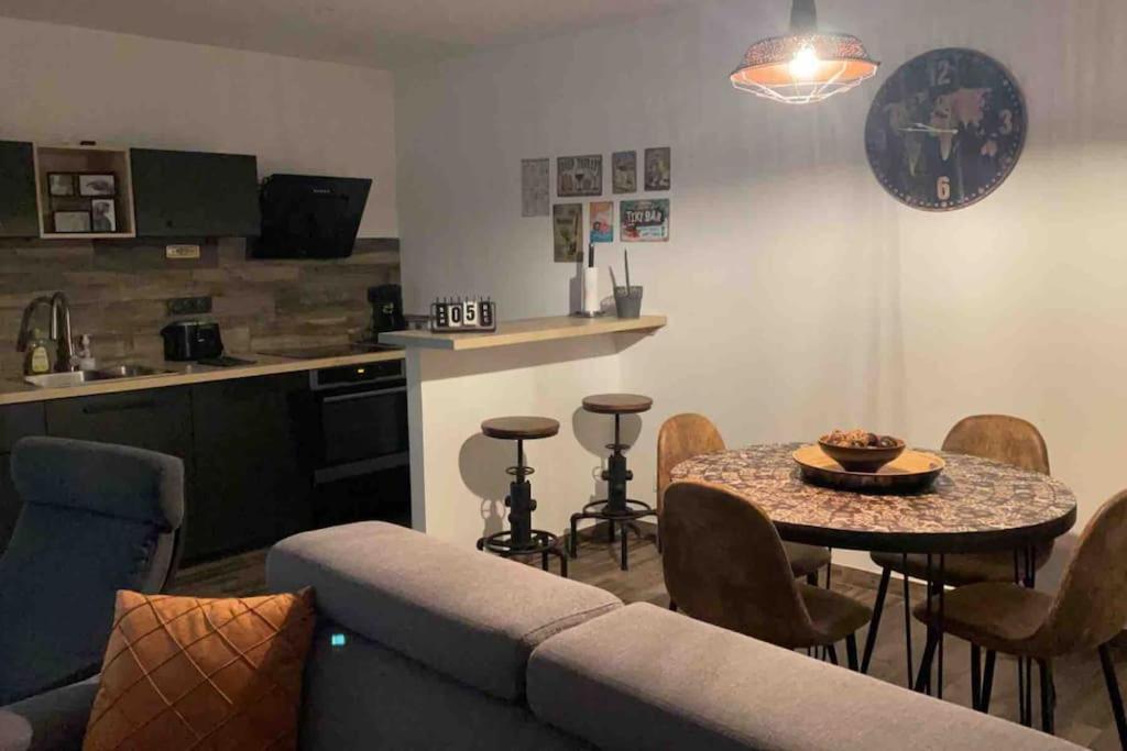 O Meuble De F2 4 Personnes Appartement Pithiviers